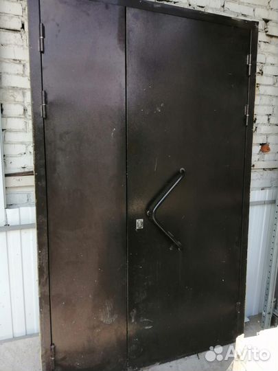 Металлическая дверь б/у