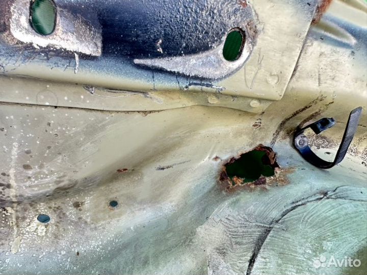 Стакан передний левый Mercedes-Benz W124 M102.985