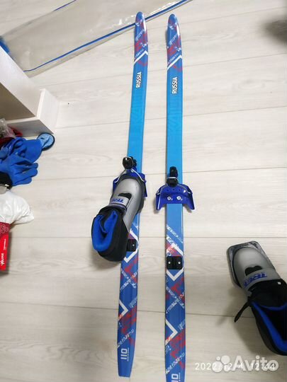 Лыжи беговые и ботинки размер 32