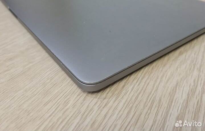 Macbook pro 15 2018 i7 + чехол+ USB hub