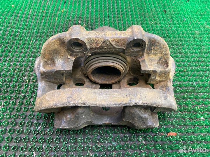 Суппорт передний правый Opel Omega B X20XEV 1998