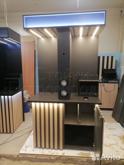 Стойка для кофейни самообслуживания. Кофе-стойка