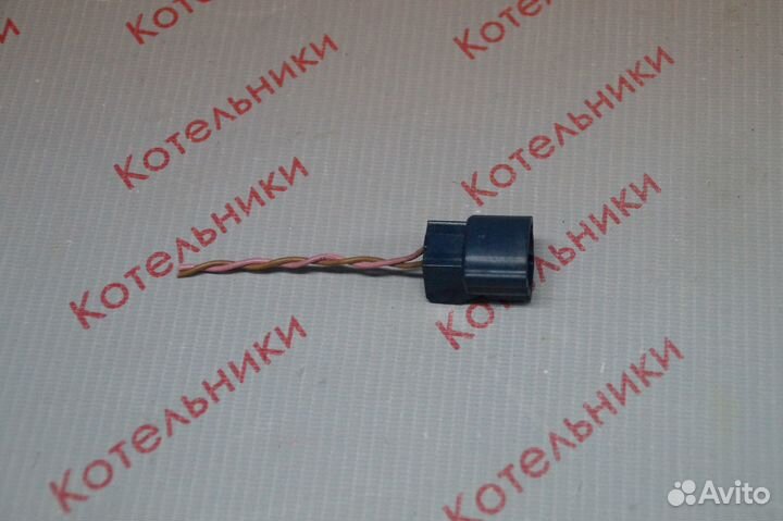 Nissan 14930-AH100 Разъем клапана абсорбера