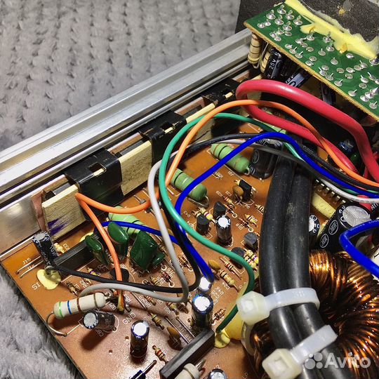 Усилитель для автомобильного сабвуфера