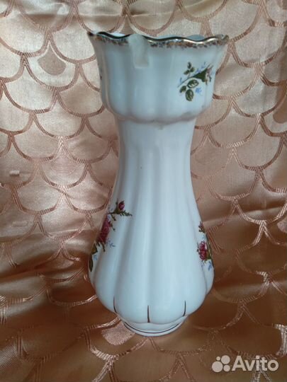 Фарфоровая ваза для цветов