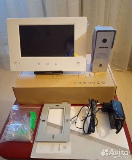 Видеодомофон Цвет., Экран,есть комплект