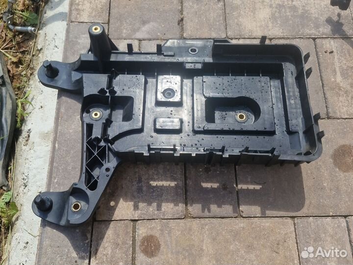 Плозадка под акб фольсваген пассат б7