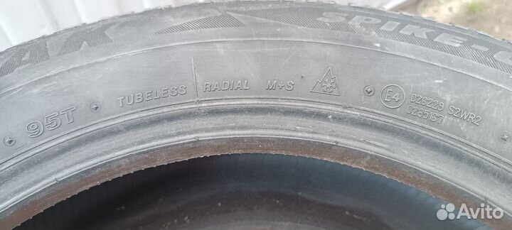 Bridgestone Blizzak Spike-02 215/60 R16 95T