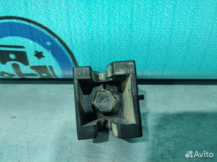 Кронштейн фары передний Hyundai Solaris 2