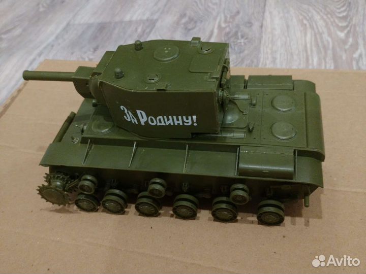 Сборная модель 1:35, кв-2 советский тяжёлый танк