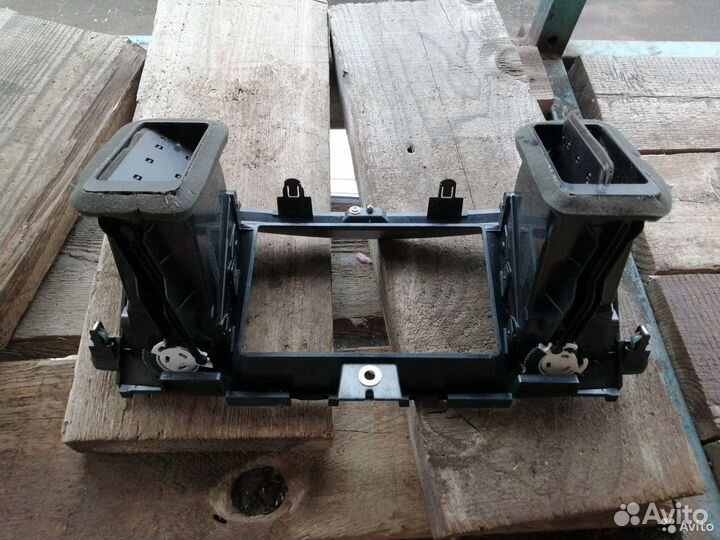 Рамка монитора воздуховоды Nissan Patrol Y62