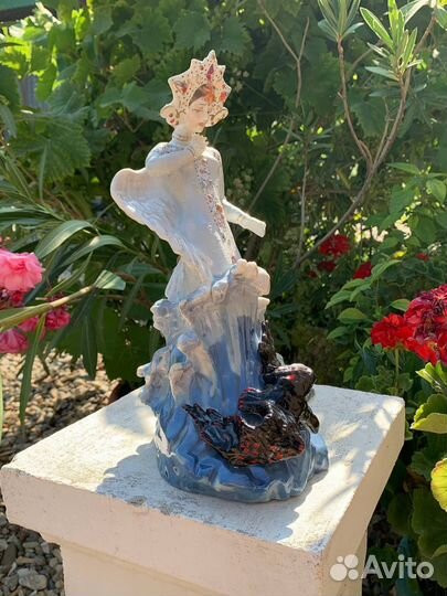 Статуэтка фарфор 