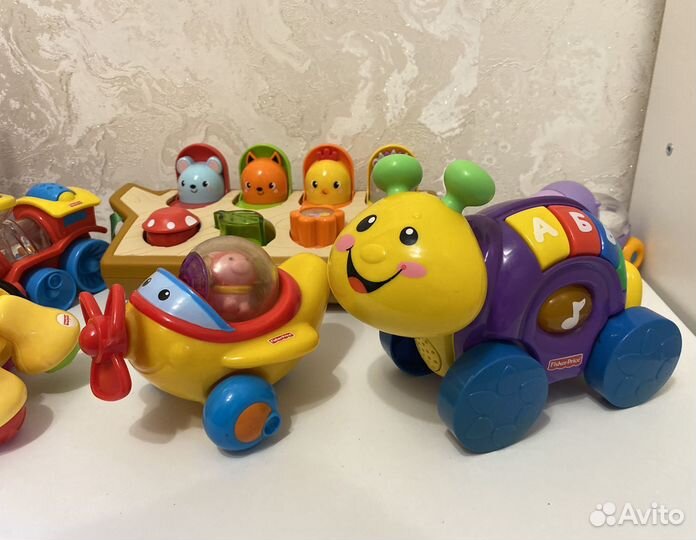 Развивающие игрушки fisher price 0+