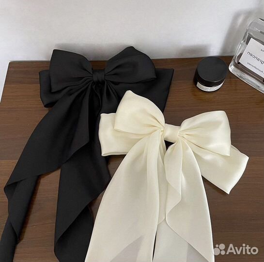 Бант молочный на заколке