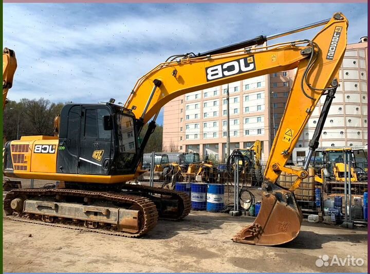 Заднее стекло на экскаватор JCB JS 205 lС