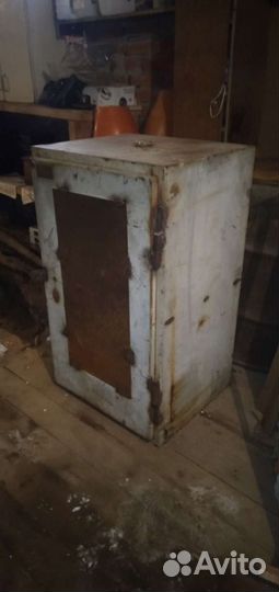 Сейф металлический