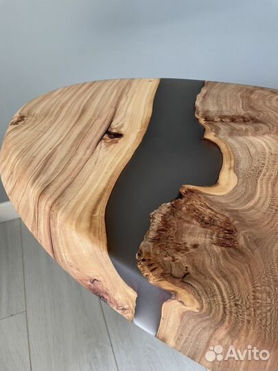 Стол журнальный натуральное дерево смола лофт