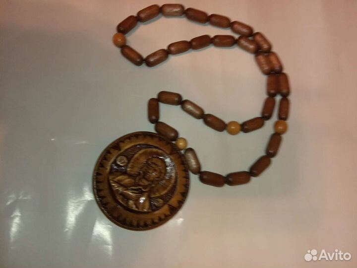 Четки с медальоном