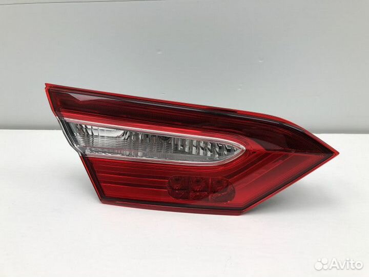 Фонарь задний внутренний левый Toyota Camry V70
