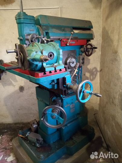 Фрезерный станок 676