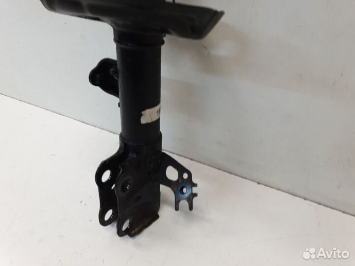 Амортизатор передний правый Toyota Camry V70 2018