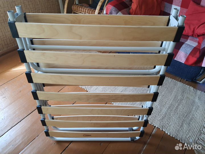 Кровать раскладная на ламелях с мягким матрасом