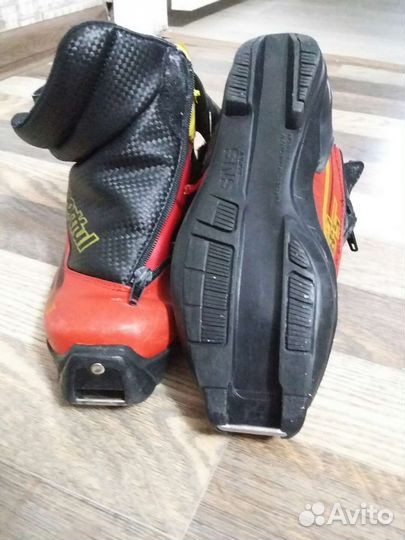 Лыжные ботинки