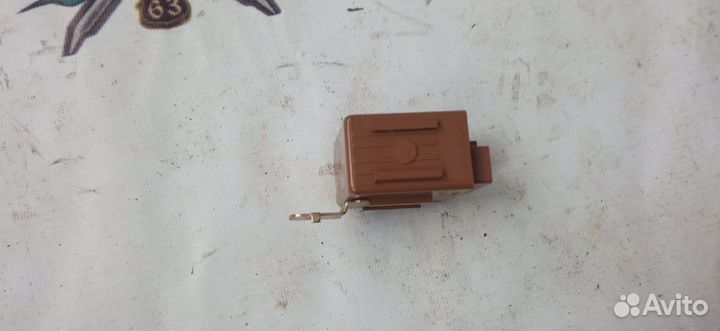 Реле стеклоподъемника Ssangyong Rexton переднее ле