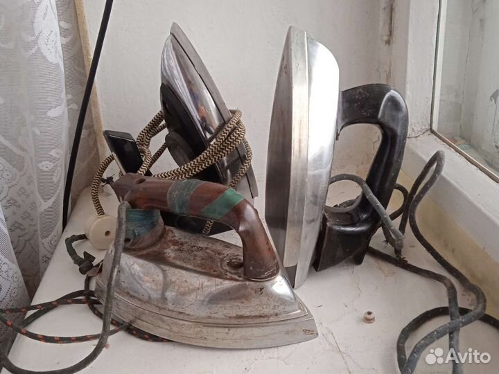 Старый утюг времен СССР