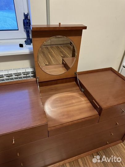 Комод (трюмо)