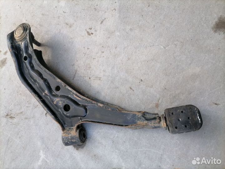 Рычаг передний левый Nissan Almera N15 1995-2000