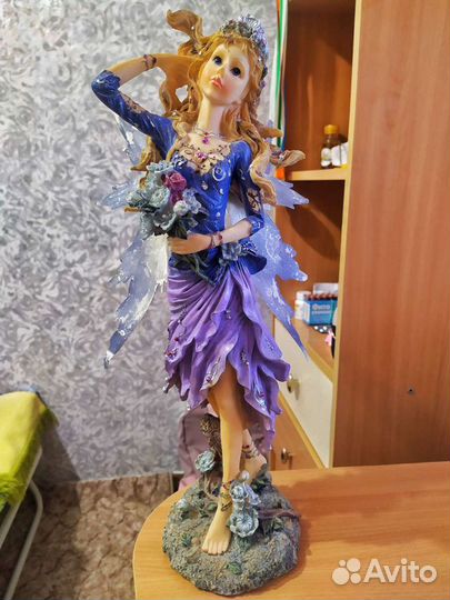 Кукла фарфоровая