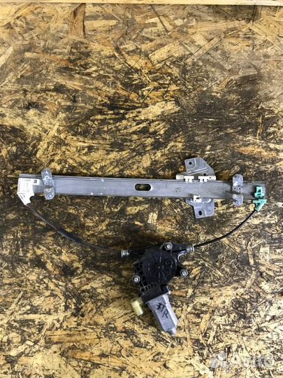 Стеклоподъемник передний правый Kia Rio хэтчбек