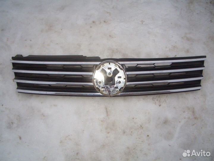 Решётка радиатора Фольксваген Туарег с14