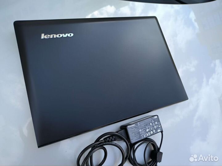Свежий Lenovo Core i3/8Gb/SSD/ Как новый