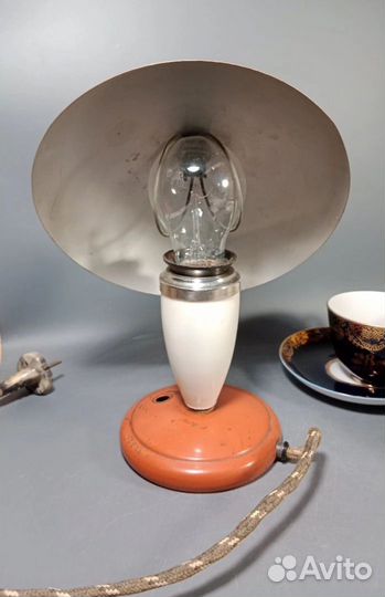 Знаменитая настольная лампа 