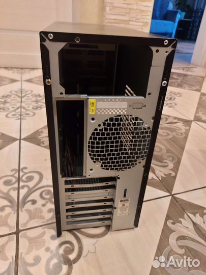 Корпус Gigabyte