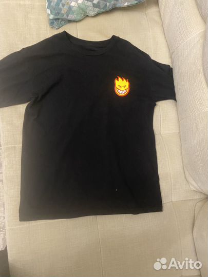 Футболка spitfire sk8 на руках