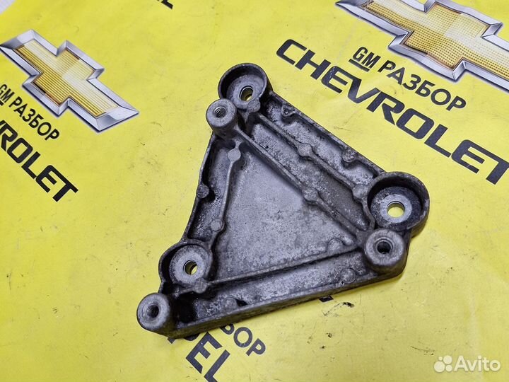 Кронштейн компрессора Opel Astra J 1.4