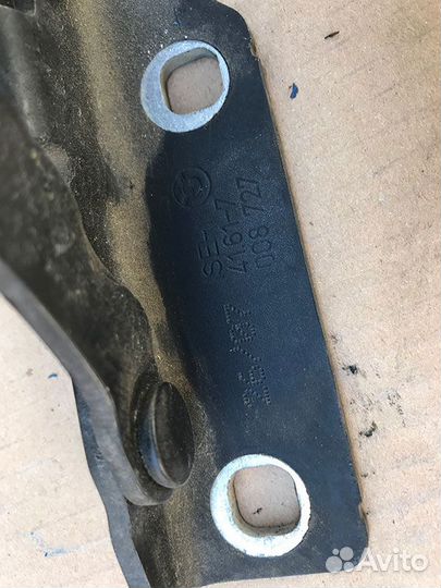 41617008727 Петля капота BMW E60 E61 левая
