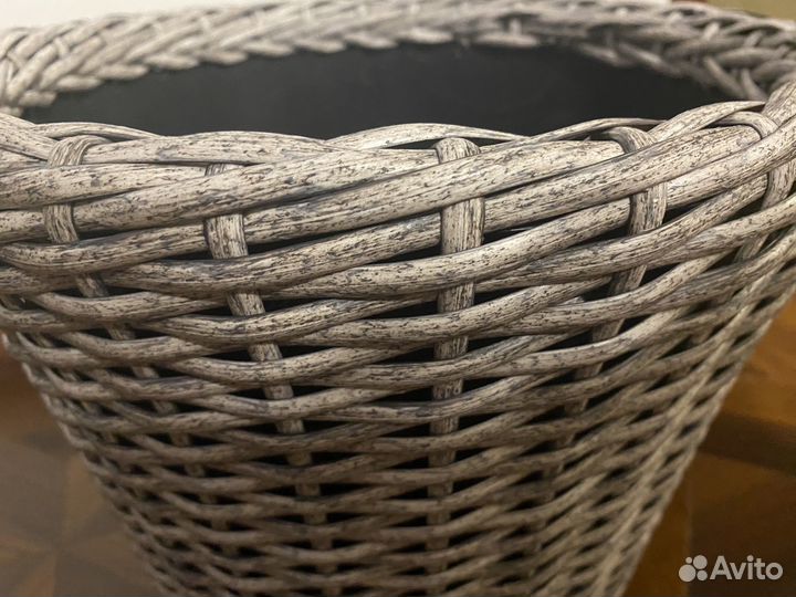 Кашпо для цветов из ротанга