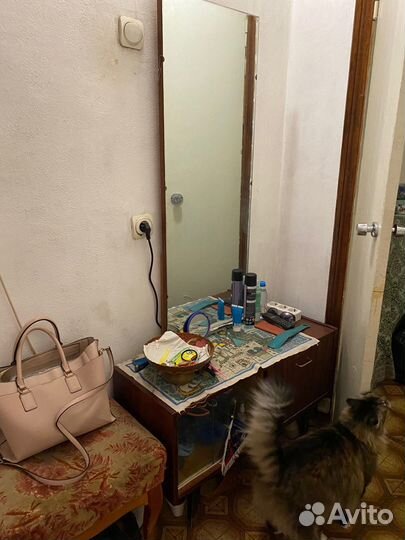 Трюмо с зеркалом (тумба)