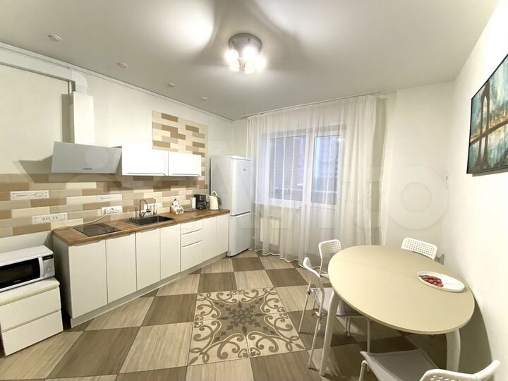 2-к. квартира, 56 м², 10/14 эт.