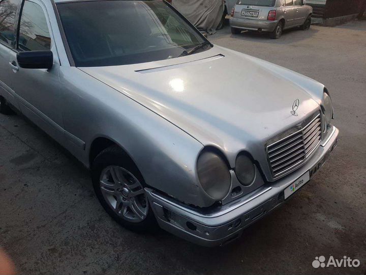 Mercedes-Benz E-класс 2.4 AT, 1997, битый, 100 000 км