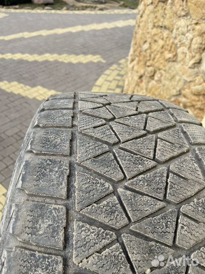 Bridgestone Blizzak DM-V2 275/45 R20 110T