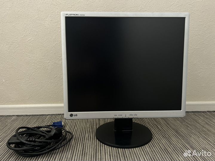 Монитор LG flatron L1942SM