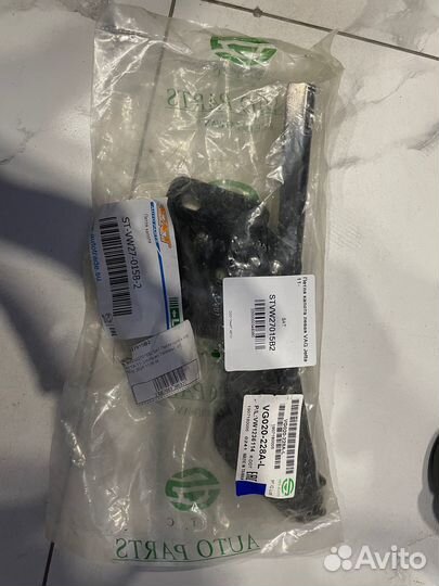 Петля капота левая VAG Jetta 11