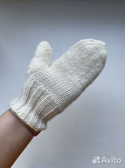 Меховая шапка для девочки +варежки