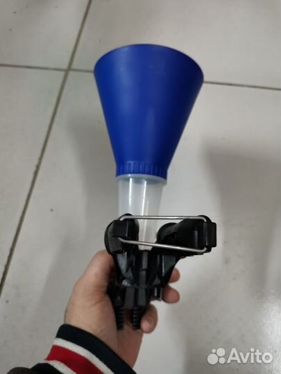 Универсальная воронка для заливки масла