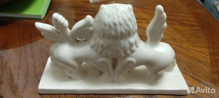 Фарфоровая статуэтка Мантикора